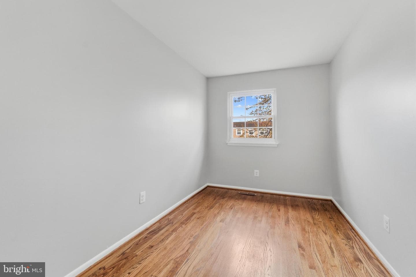 957 Stormont Circle photo 22