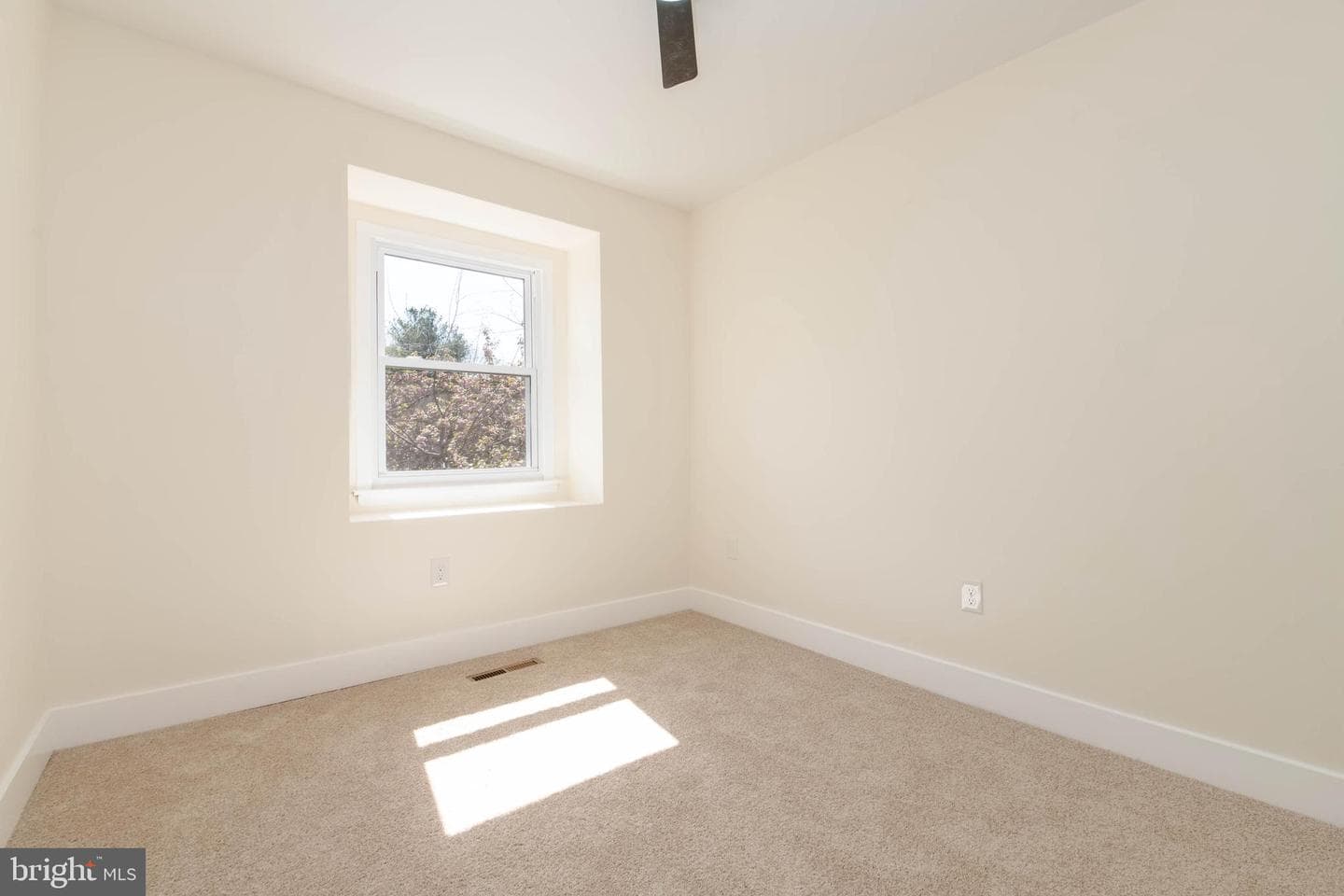 27 Cornbury Court photo 16