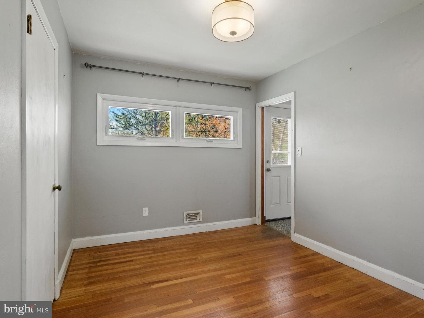 2825 Erie Avenue photo 11