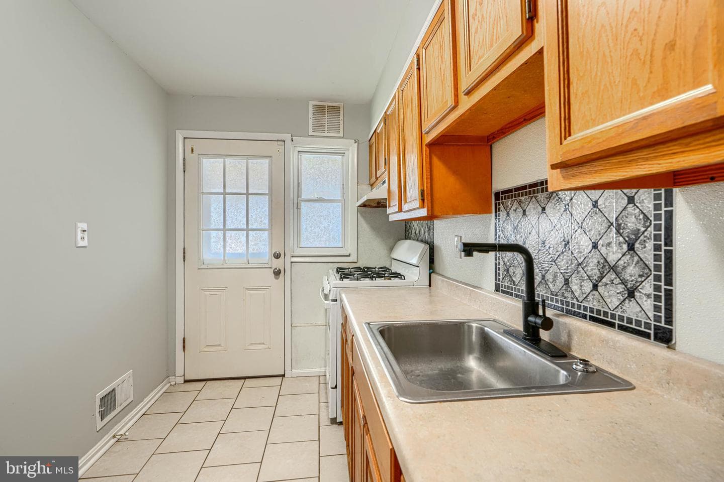 2073 Jasmine Road photo 8