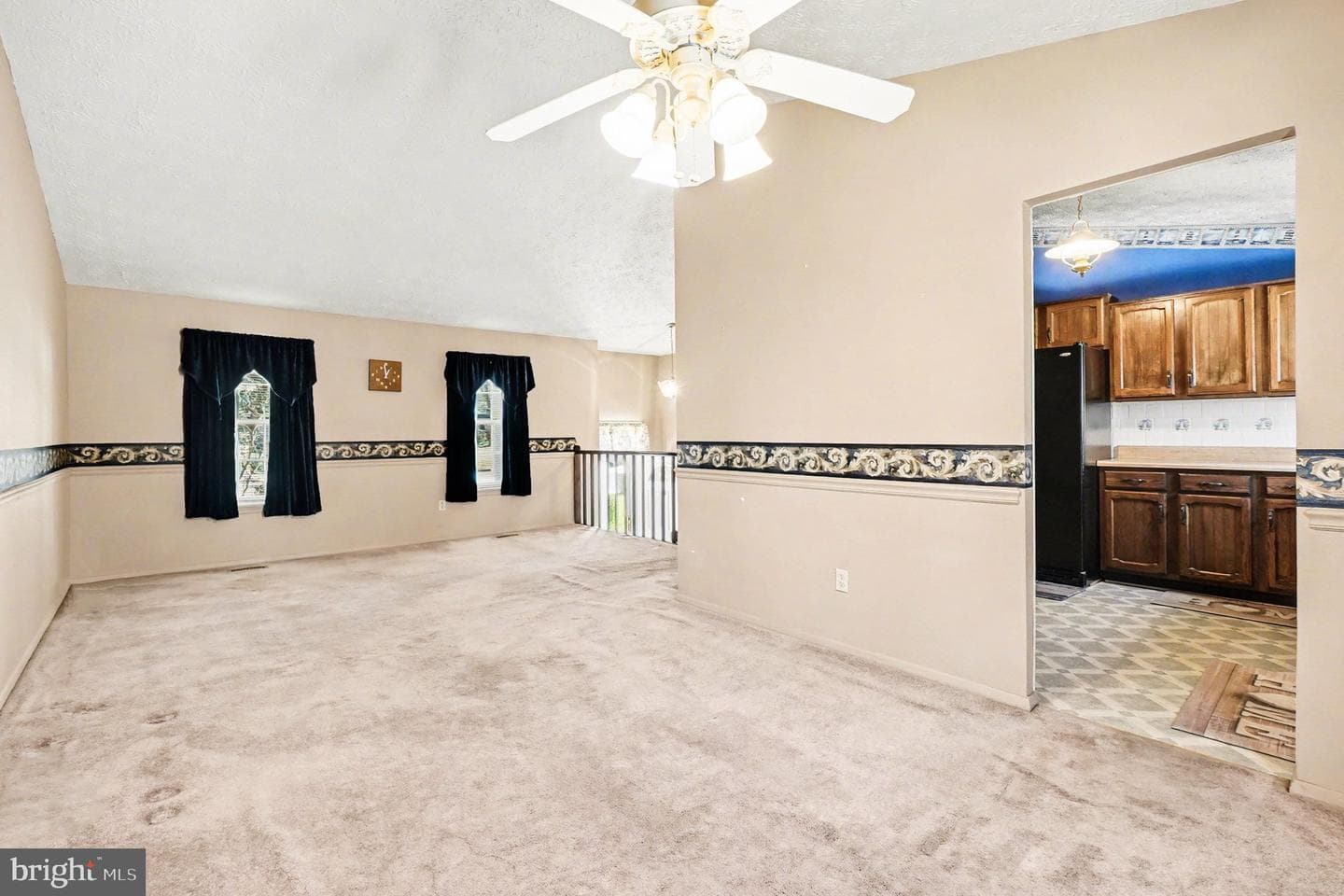 9422 Gunview Road photo 11