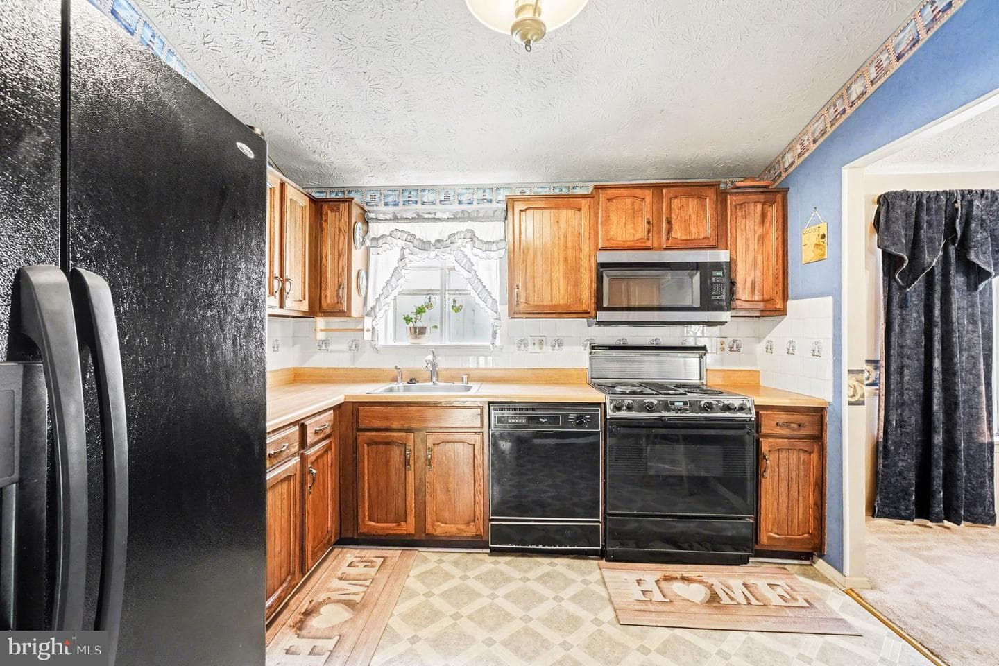 9422 Gunview Road photo 13