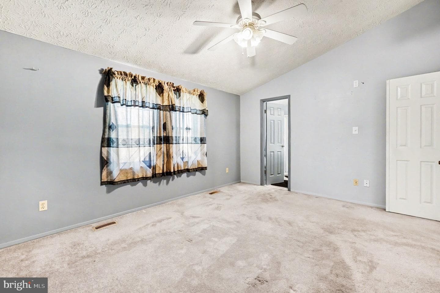9422 Gunview Road photo 16