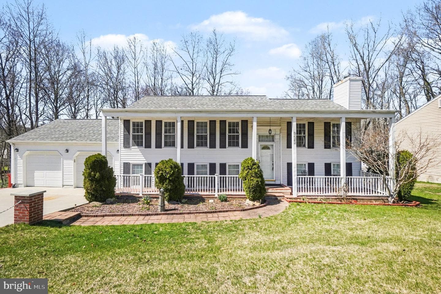 9422 Gunview Road photo 2