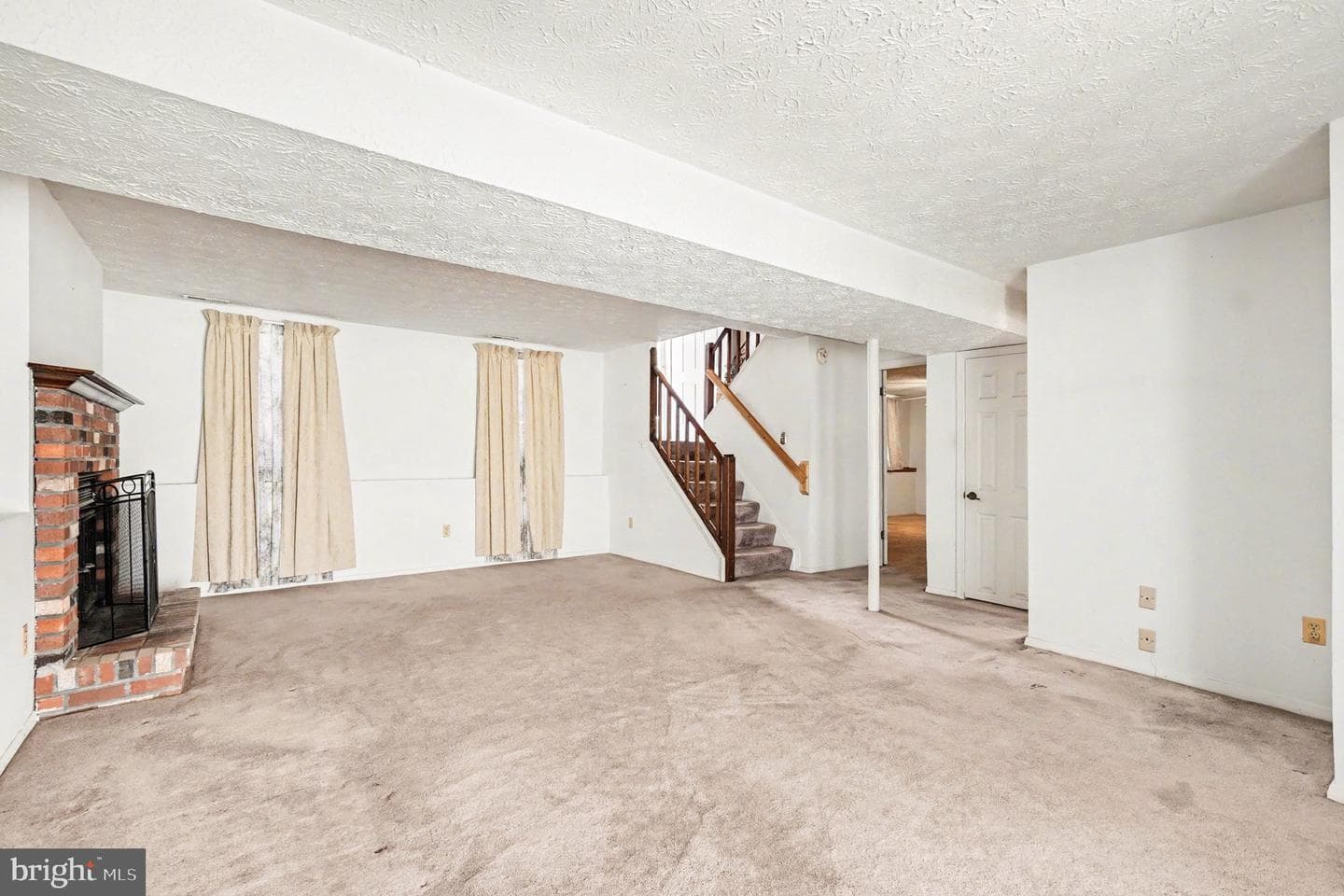 9422 Gunview Road photo 24