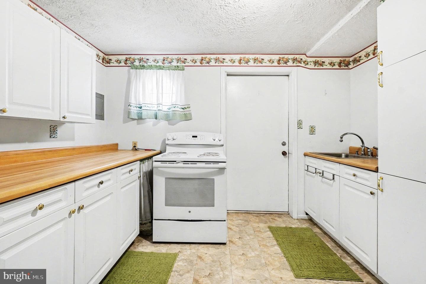 9422 Gunview Road photo 35