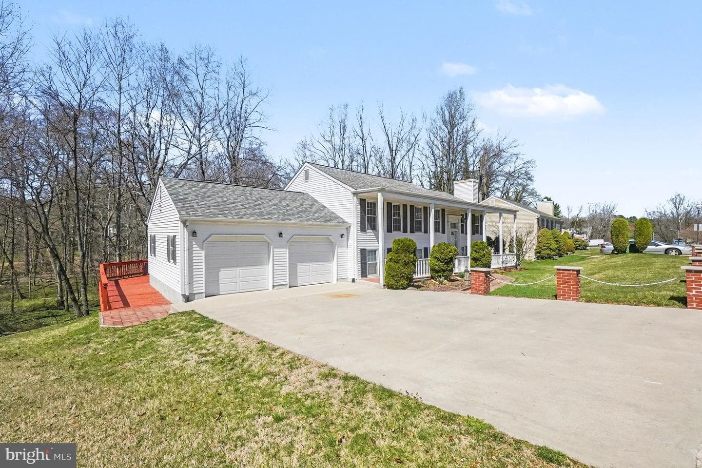9422 Gunview Road photo 4