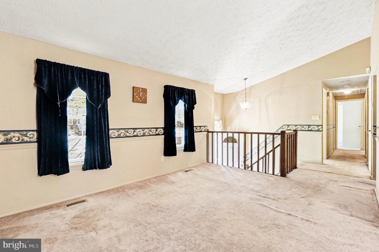 9422 Gunview Road photo 8