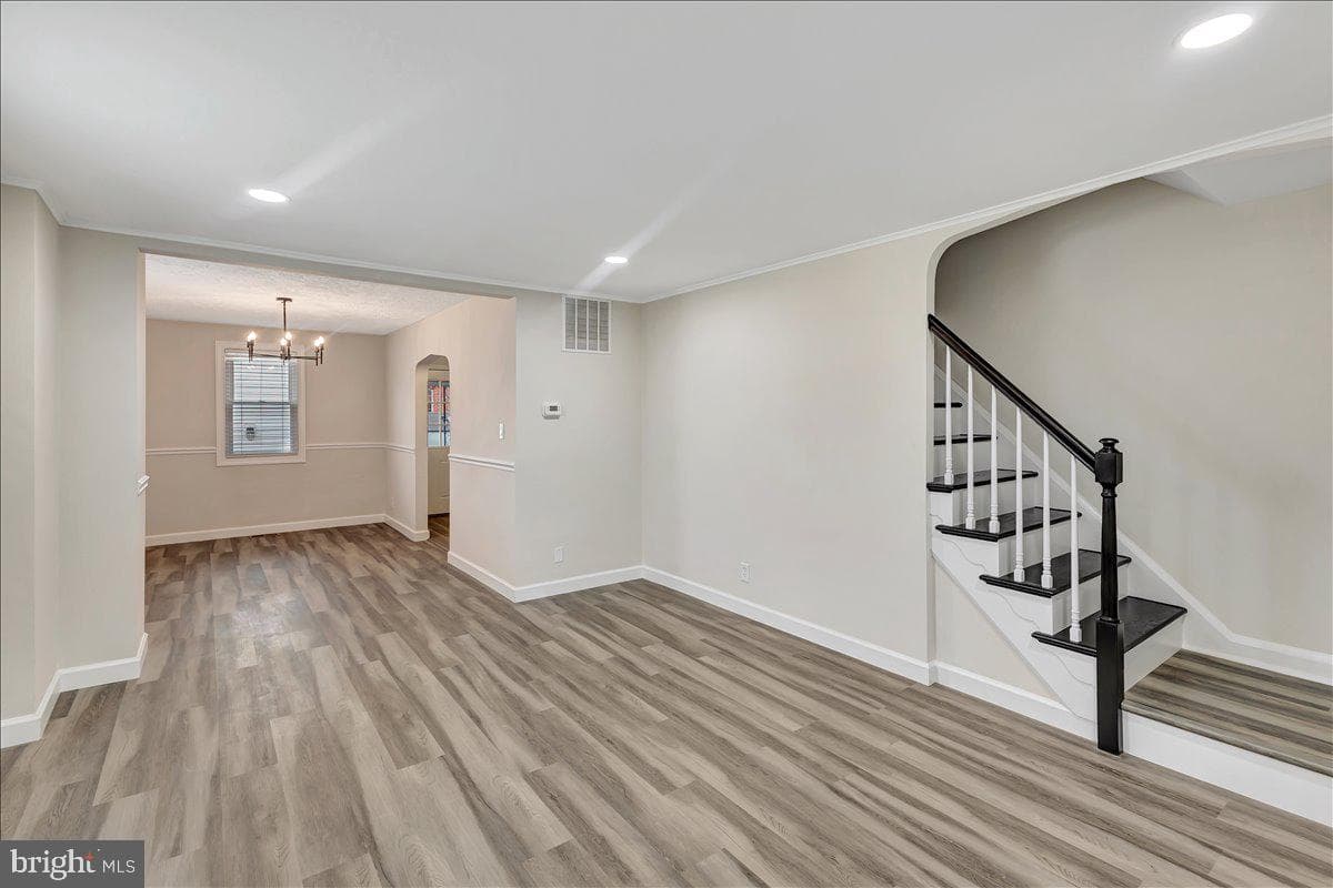 302 Endsleigh Avenue photo 3