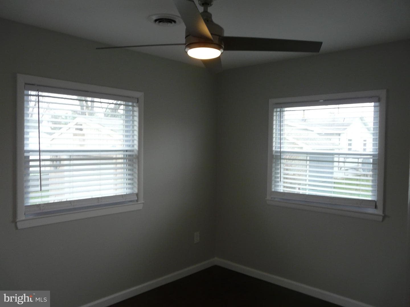 1009 Fuselage Avenue photo 12