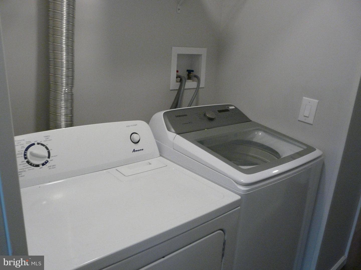 1009 Fuselage Avenue photo 14