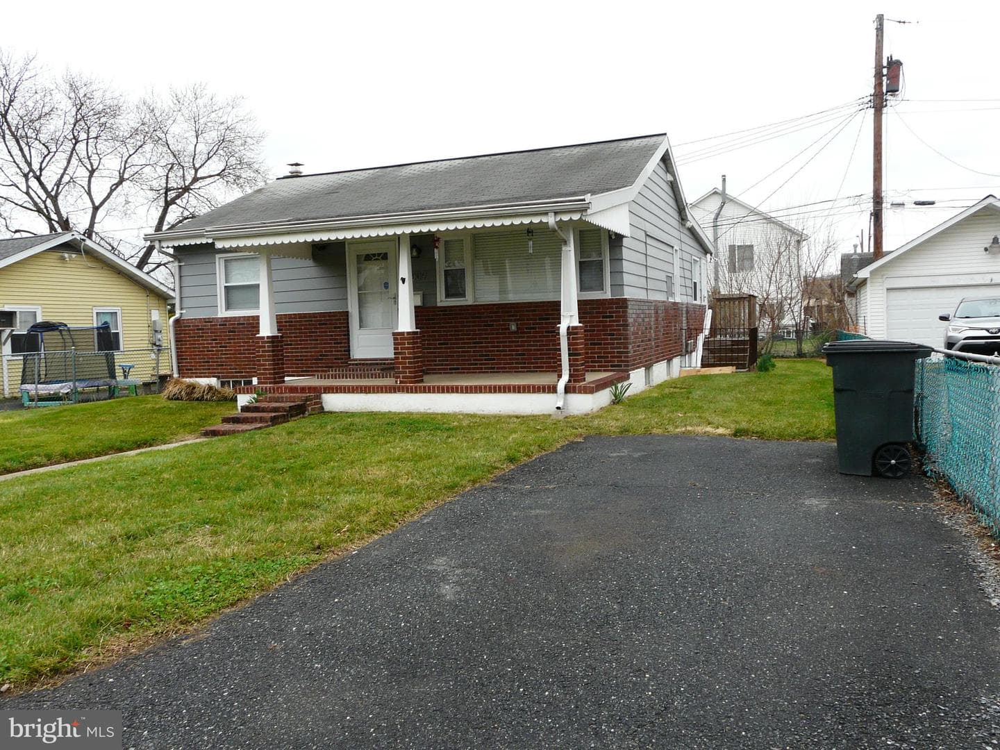 1009 Fuselage Avenue photo 2