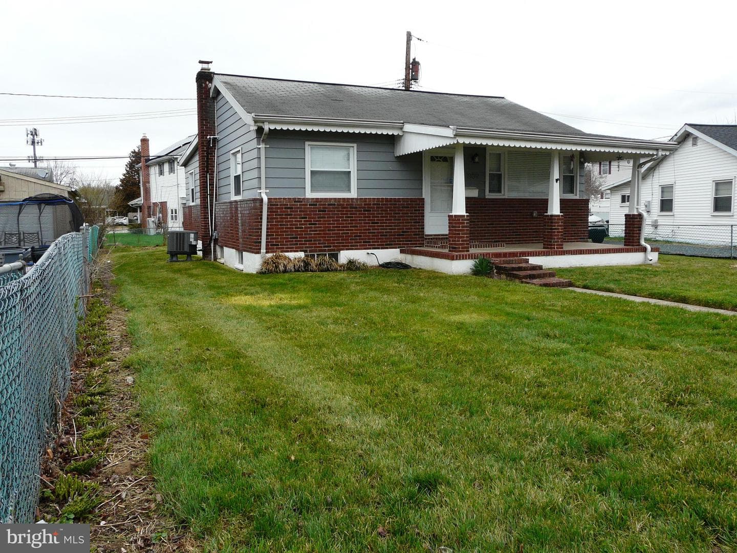 1009 Fuselage Avenue photo 3