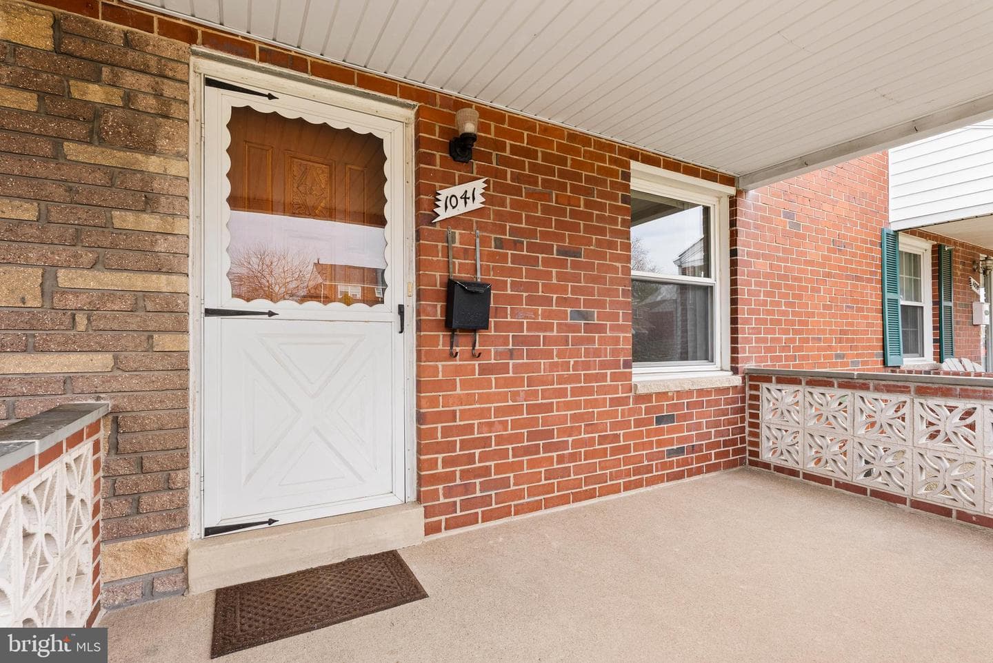 1041 Foxwood Lane photo 5
