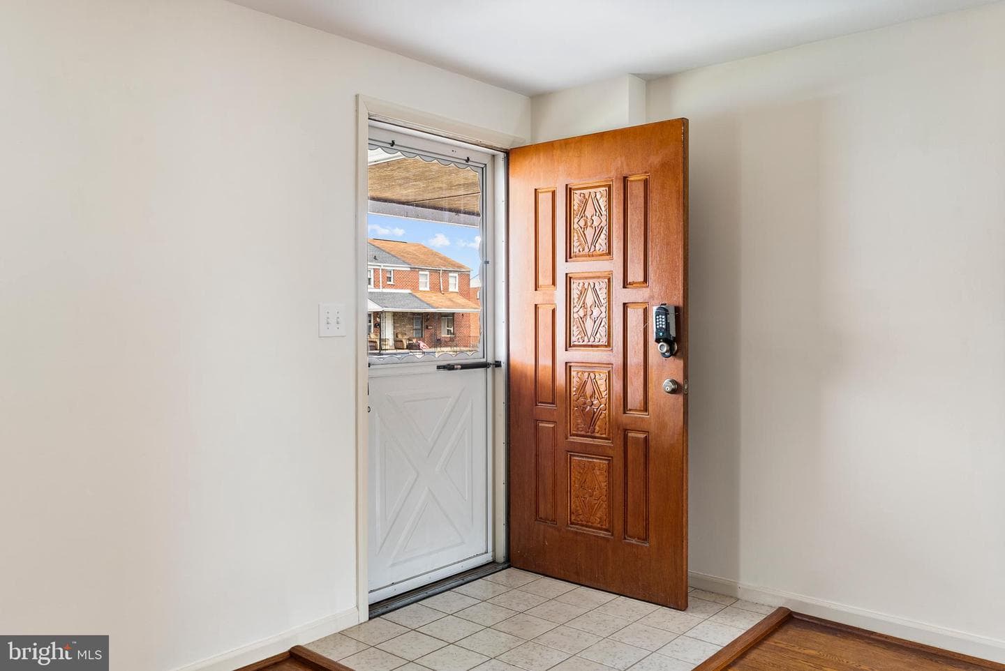 1041 Foxwood Lane photo 6