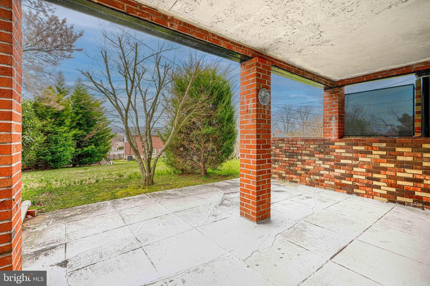 211 Rothwell Drive photo 33