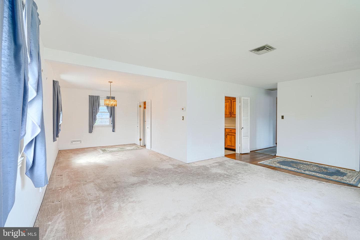 211 Rothwell Drive photo 4