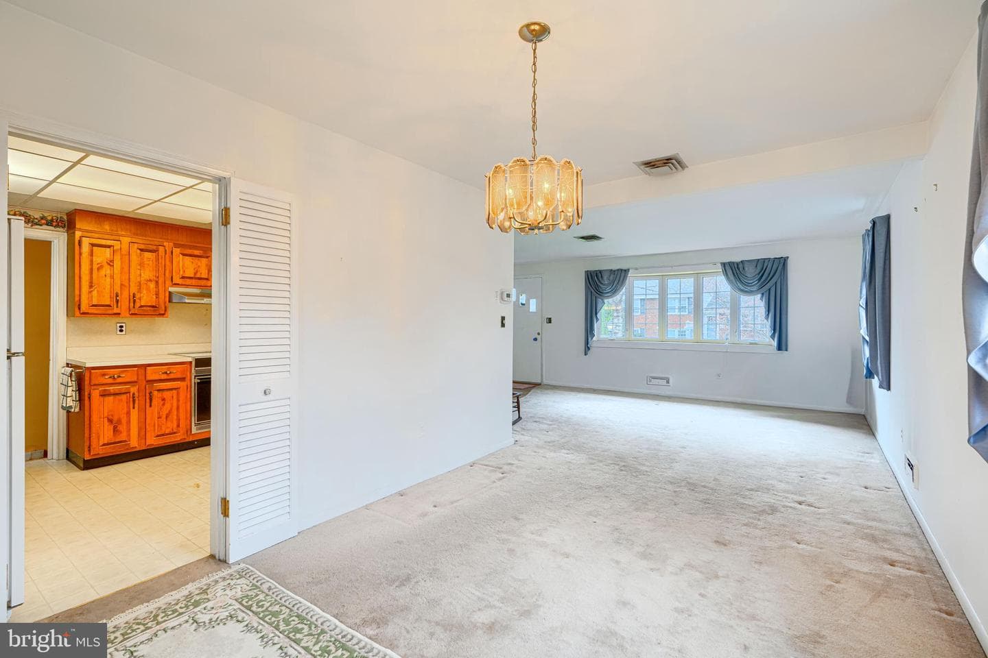 211 Rothwell Drive photo 8