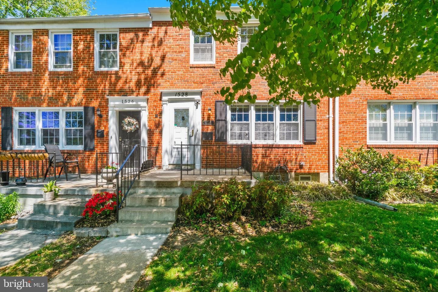 1528 Cottage Ln
