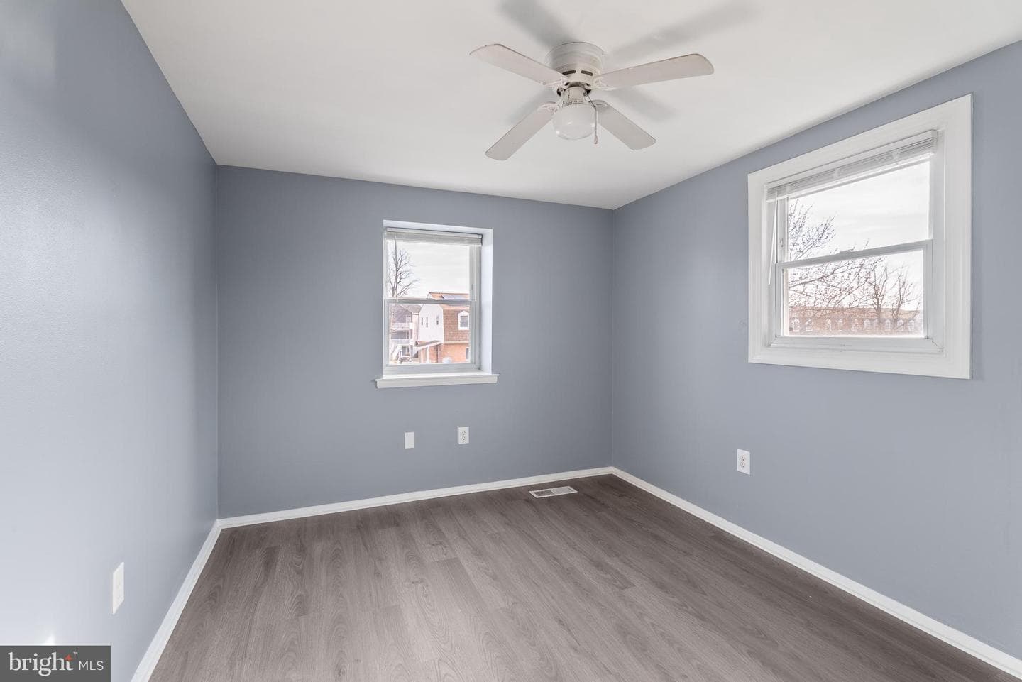 710 Kingston Road photo 11