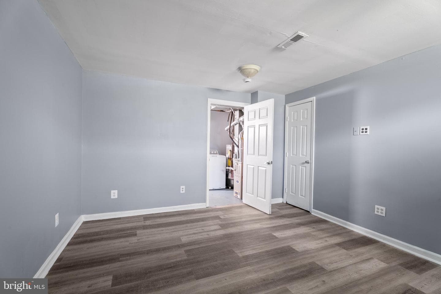 710 Kingston Road photo 16