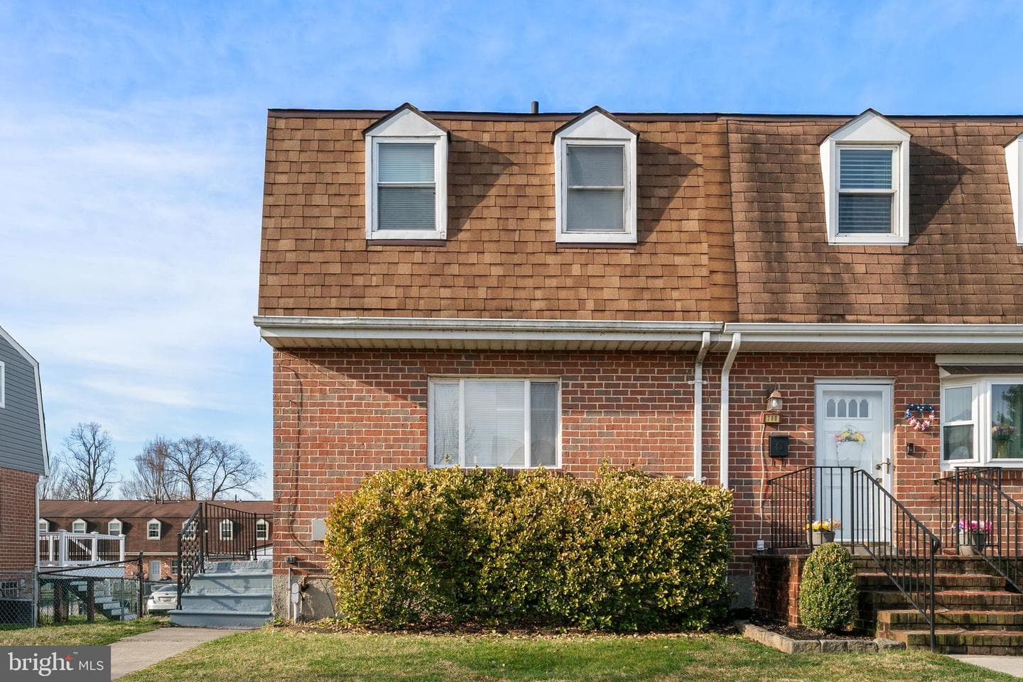 710 Kingston Road photo 2