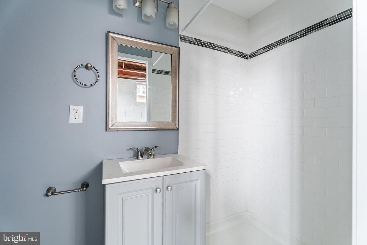 710 Kingston Road photo 20
