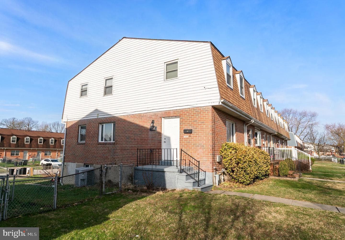 710 Kingston Road photo 31