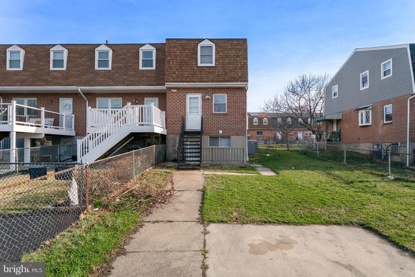 710 Kingston Road photo 33
