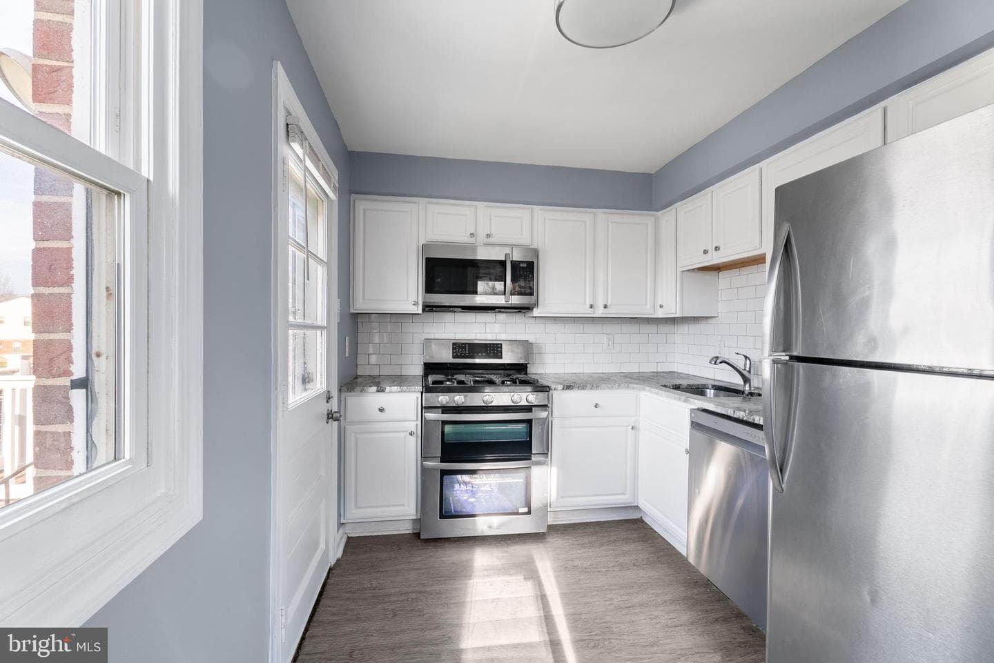 710 Kingston Road photo 4