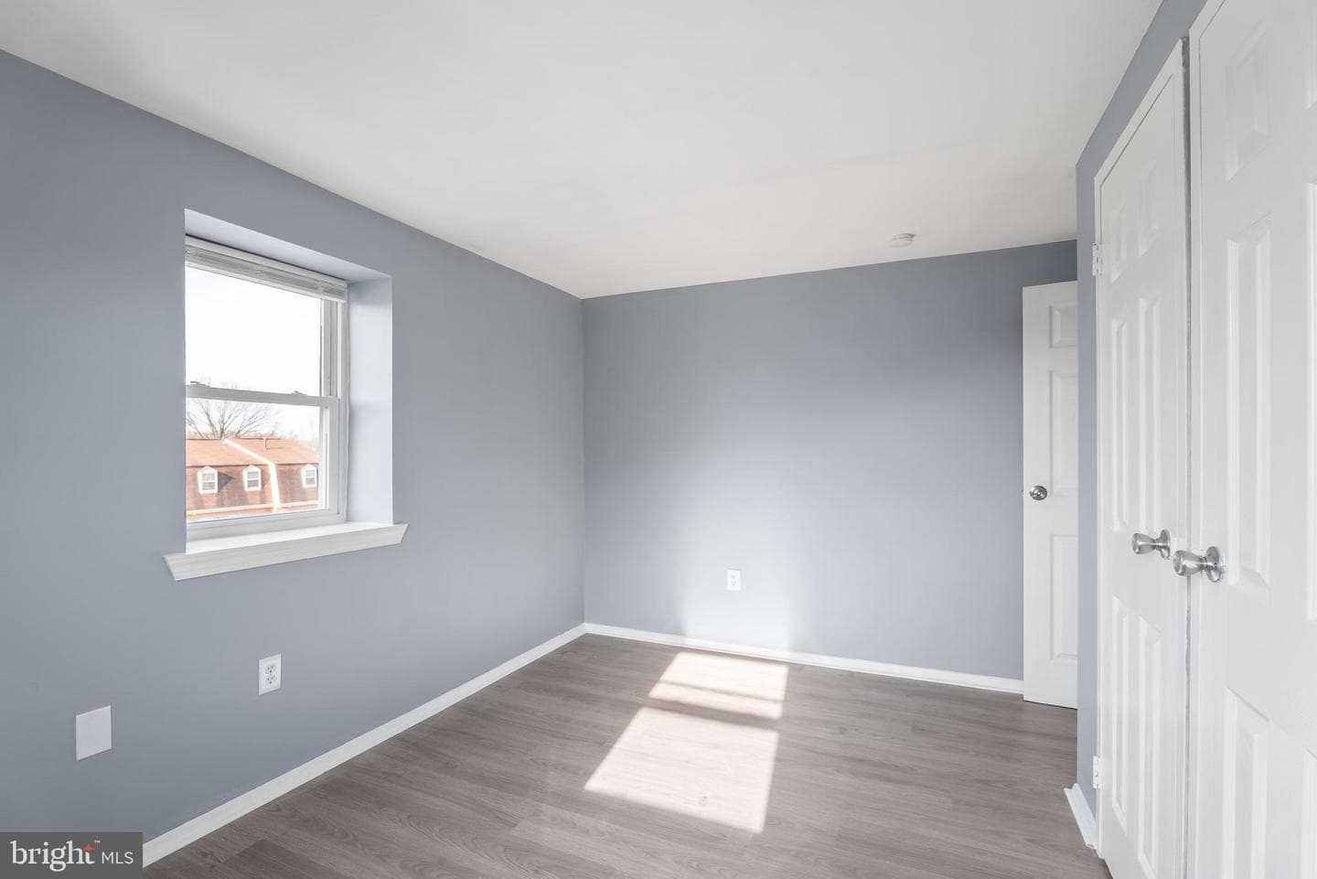 710 Kingston Road photo 8