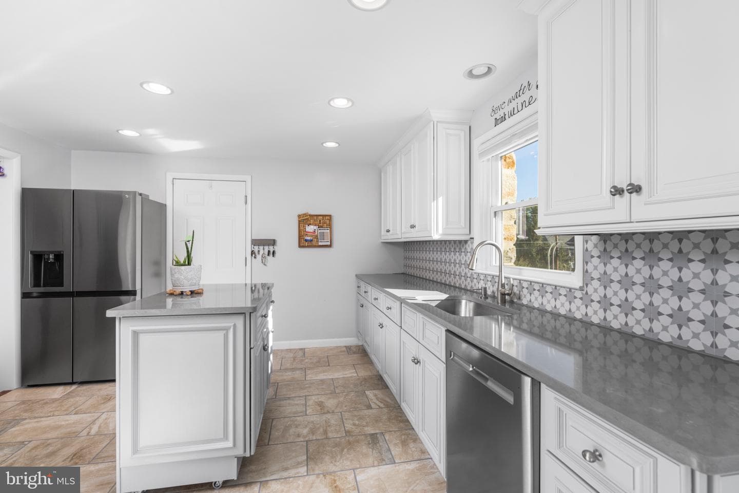 1101 Gypsy Lane W photo 12