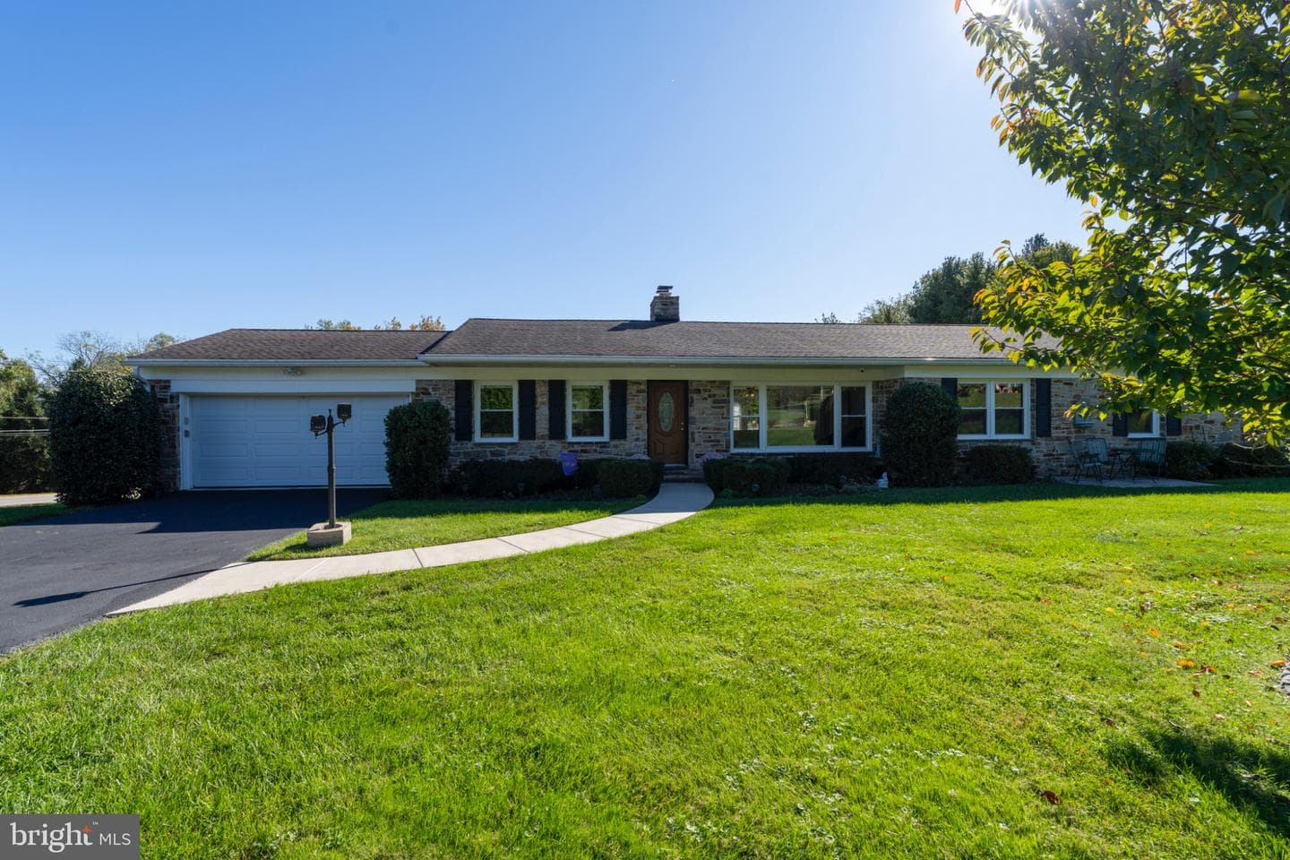 1101 Gypsy Lane W photo 3