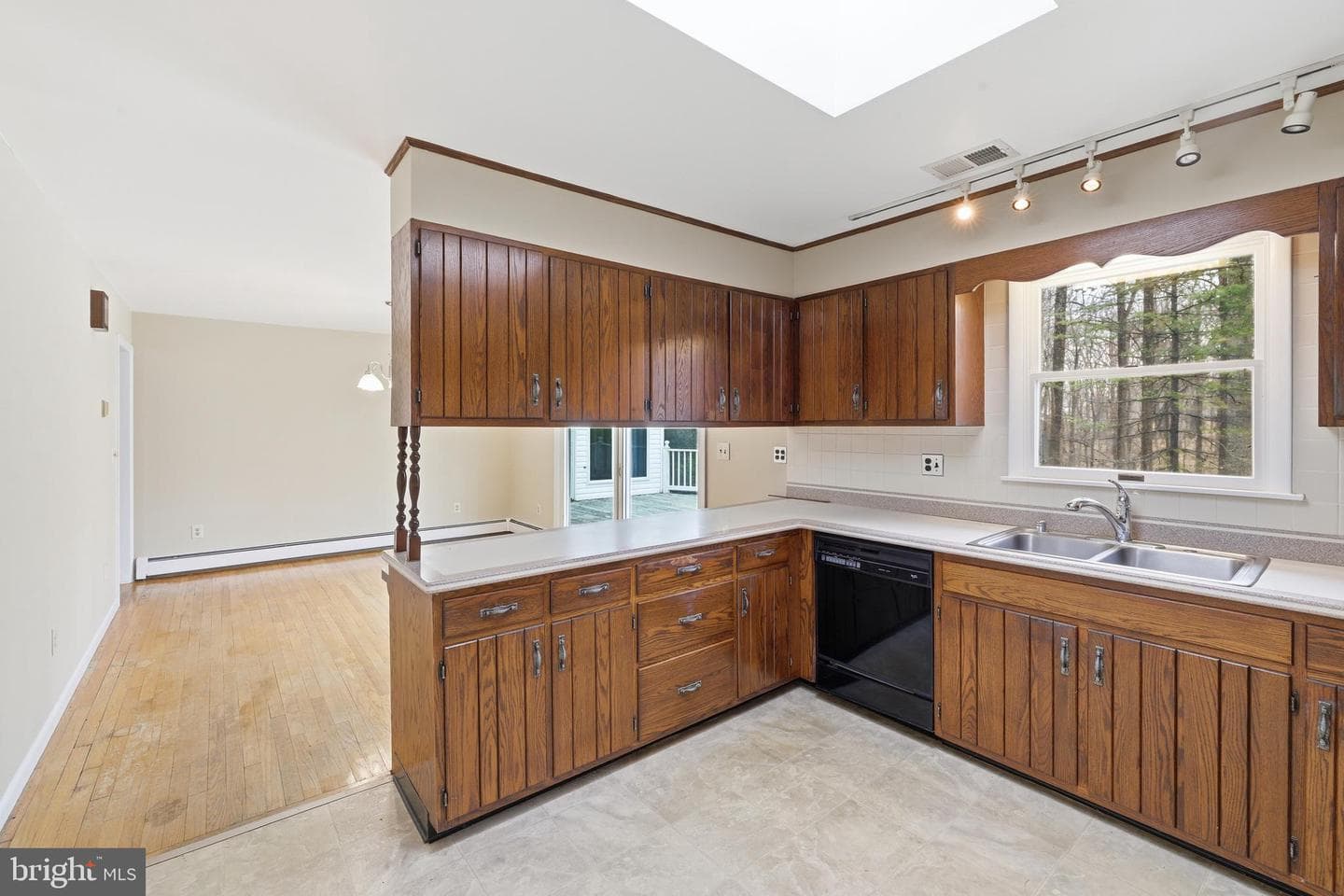 2201 Knox Avenue photo 9