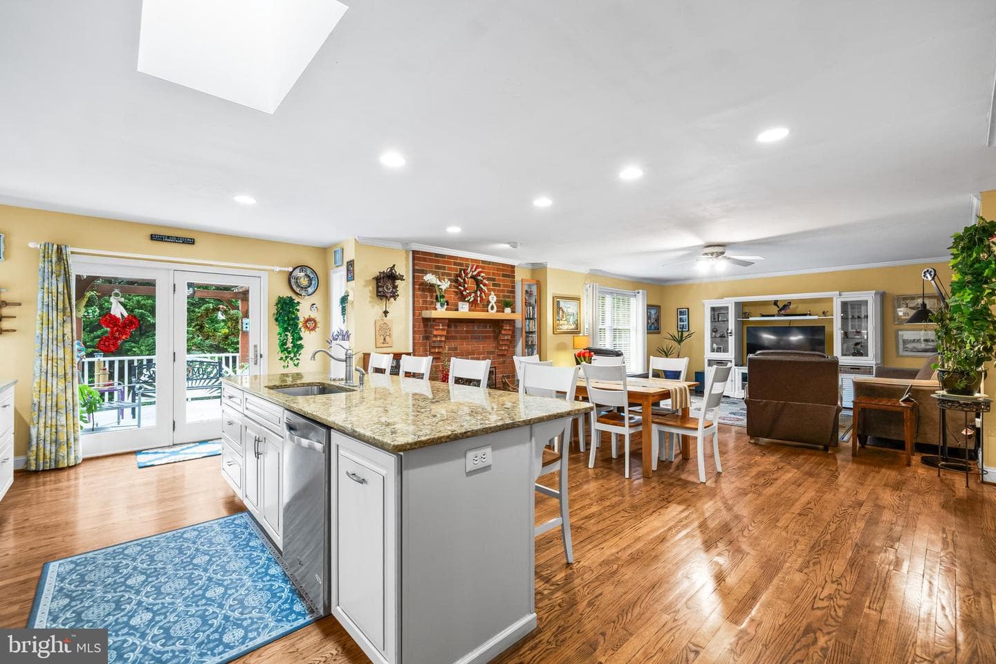 904 Maplehurst Lane photo 12