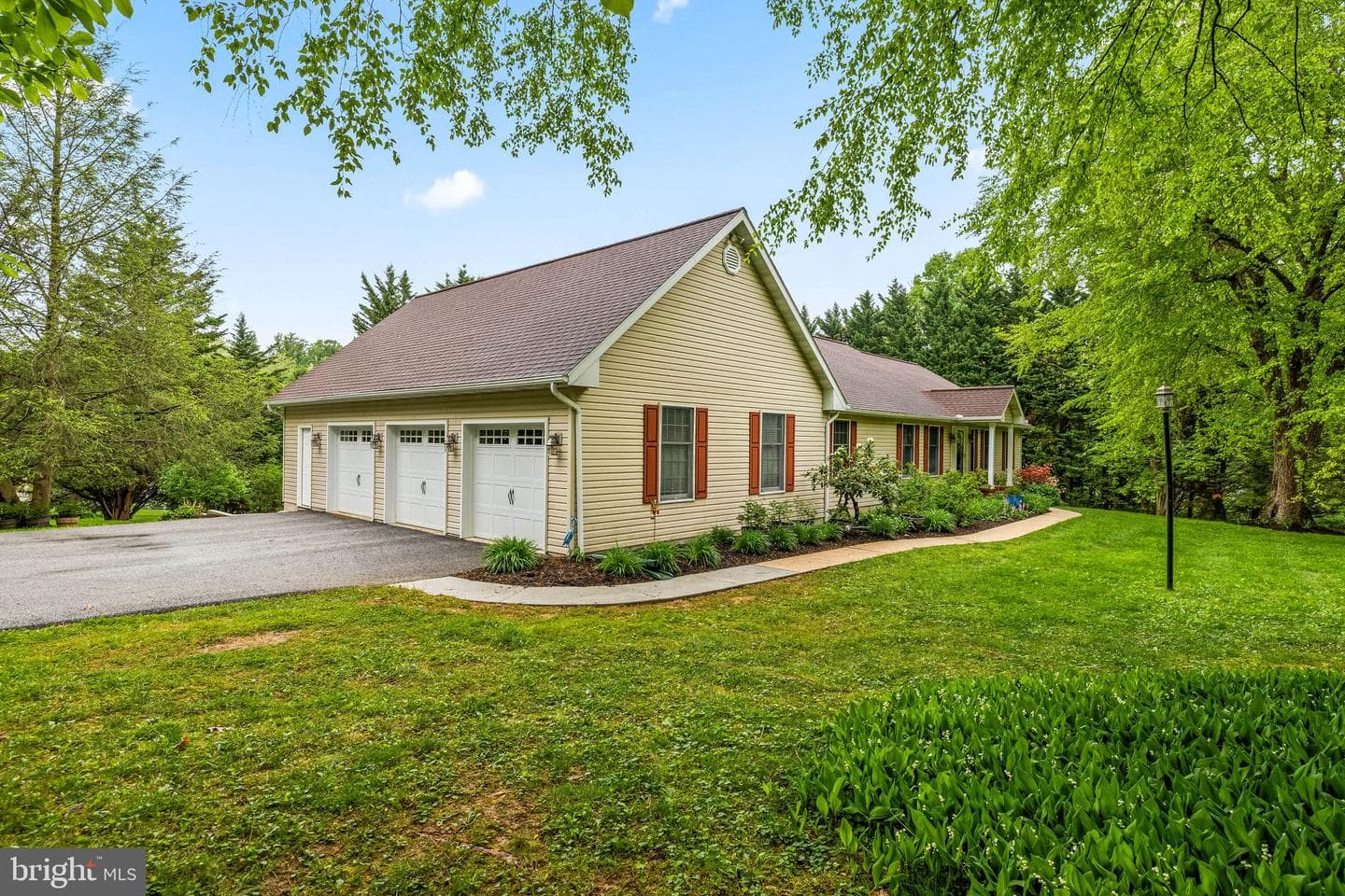 904 Maplehurst Lane photo 2