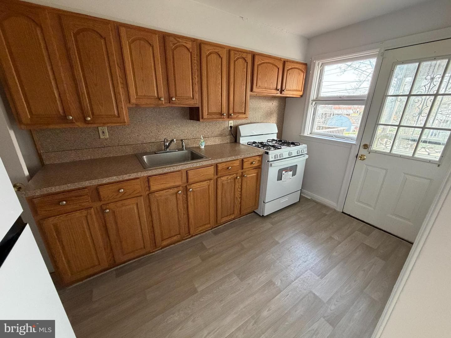 1403 Dartmouth Avenue photo 8