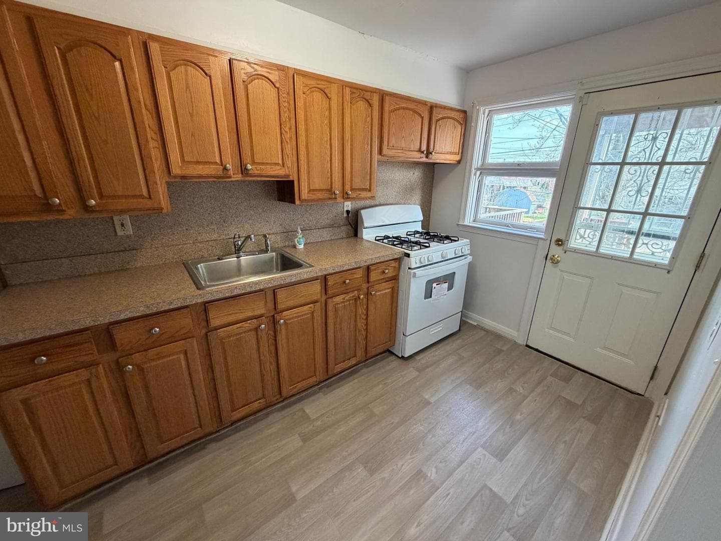 1403 Dartmouth Avenue photo 9