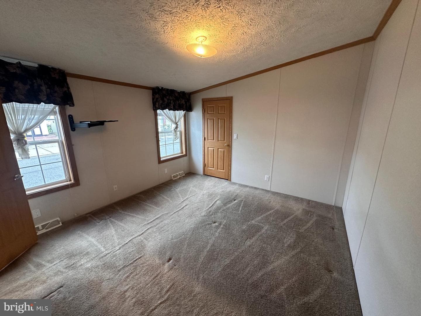 3203 Honeysuckle Lane photo 5