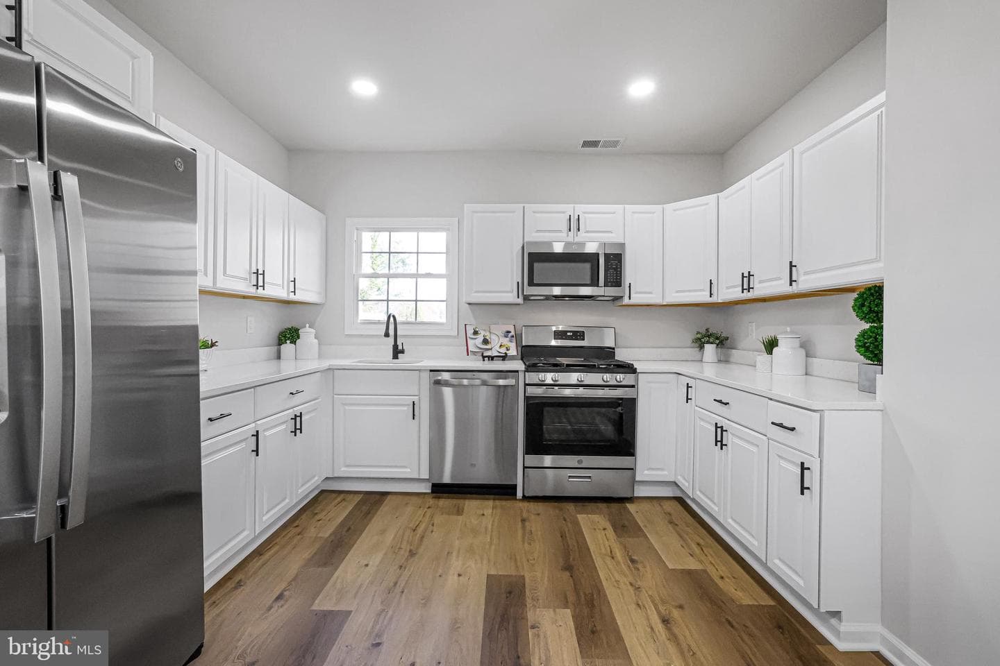 106 4th Avenue photo 3