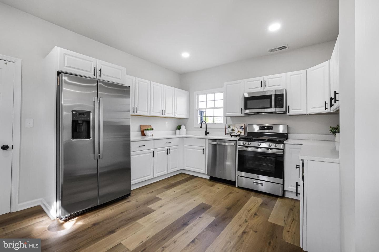 106 4th Avenue photo 4