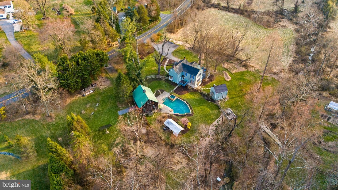 2004 Stringtown Road photo 15