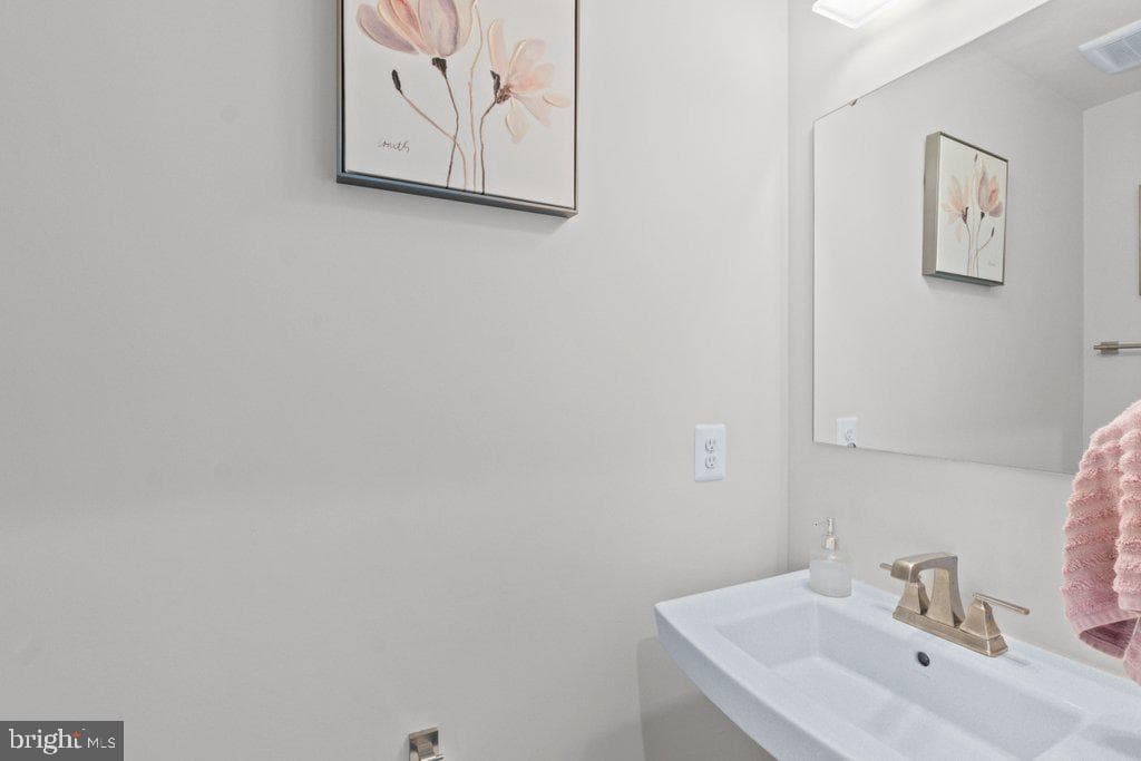 6247 Islington Street photo 21