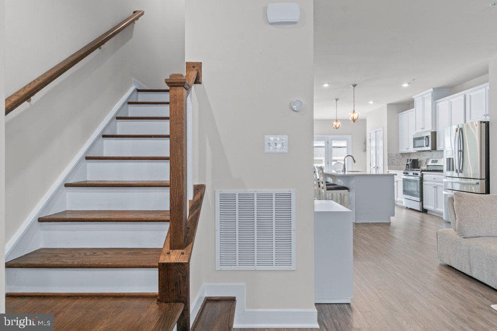 6247 Islington Street photo 22