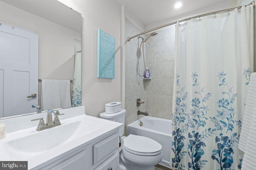 6247 Islington Street photo 26