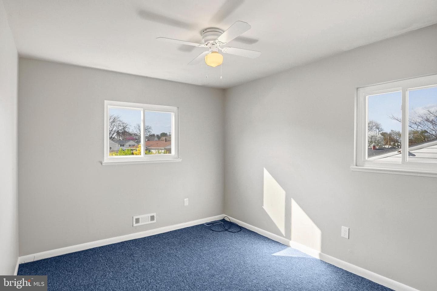 1219 Redcliffe photo 26