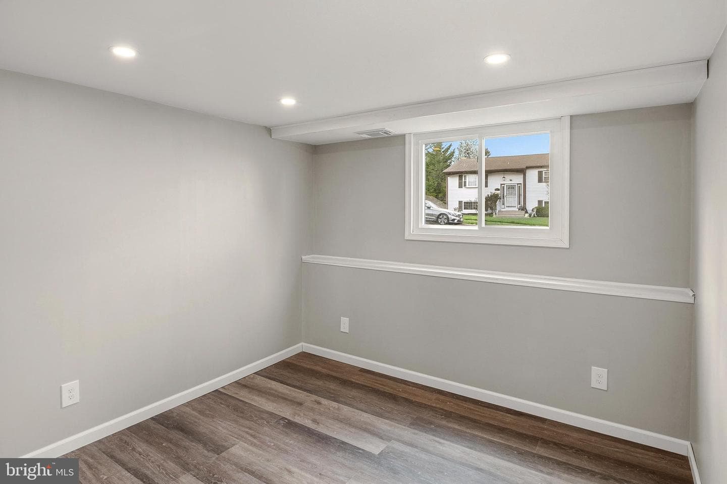 1219 Redcliffe photo 35