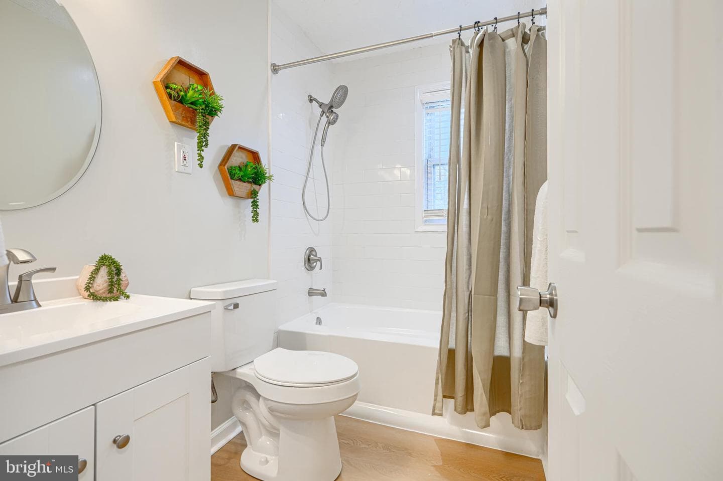 774 Seawall photo 19