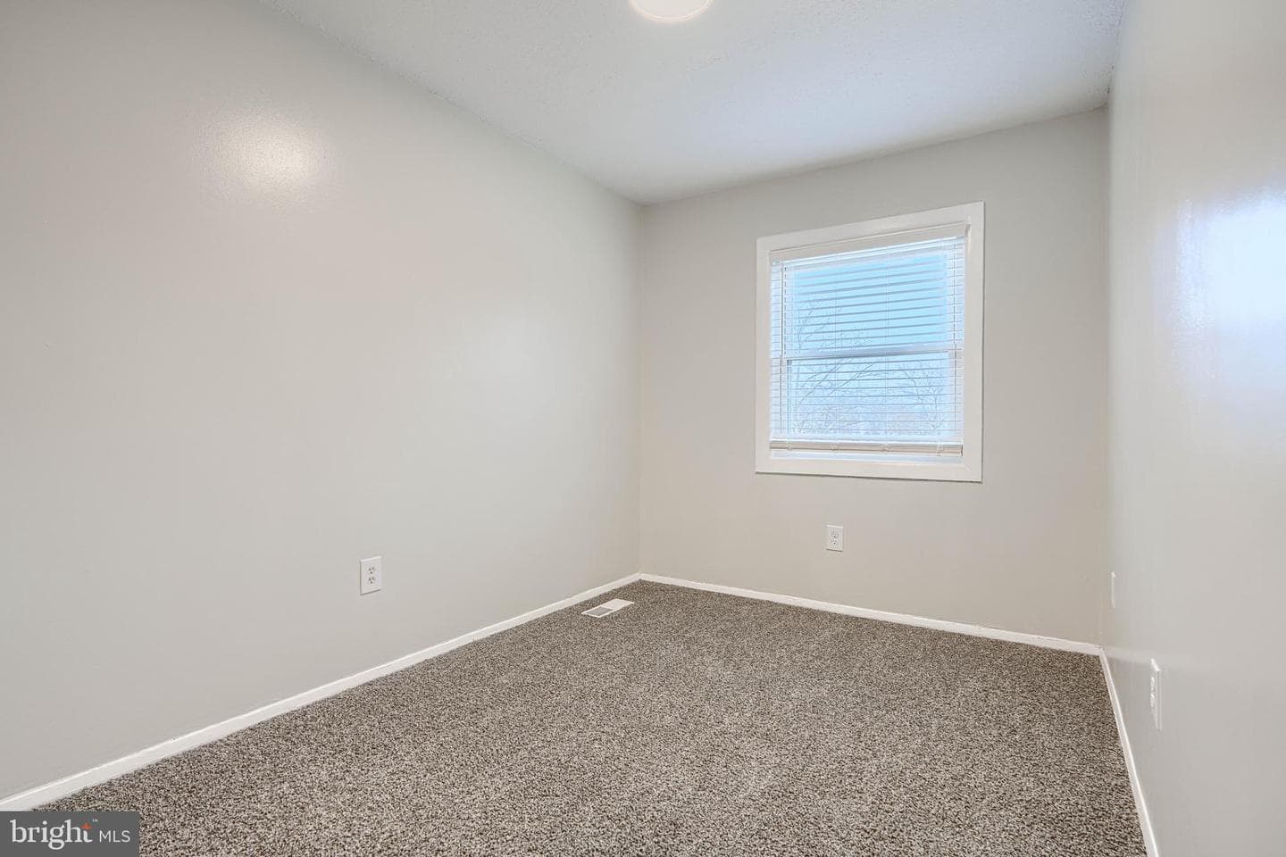 774 Seawall photo 26