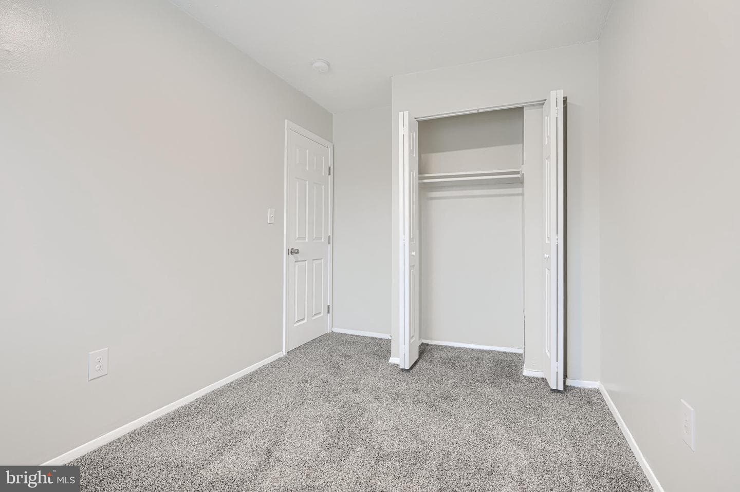 774 Seawall photo 28